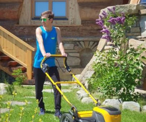 Kamil Stoch z kosiarką tym razem