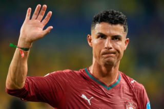 Cały świat drwi z Cristiano Ronaldo po starciu z Polakiem! Te pudła trzeba zobaczyć