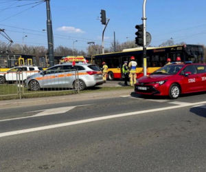 4 osoby ranne po zderzeniu autobusu z tramwajem na rondzie Waszyngtona w Warszawie