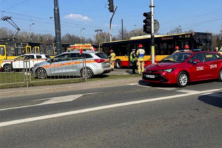4 osoby ranne po zderzeniu autobusu z tramwajem na rondzie Waszyngtona w Warszawie