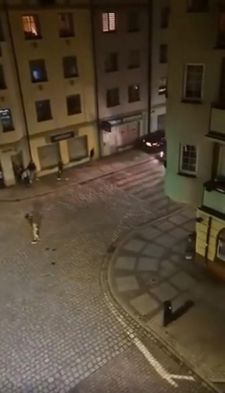 Głogów. Kierowca czarnego auta wjechał w tłum ludzi na chodniku. Policja zna właściciela samochodu [ZDJĘCIA].