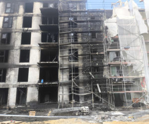 Tak wygląda plac budowy po gigantycznym pożarze w Warszawie. Mieszkańcy w szoku: „szkoda tych ludzi”