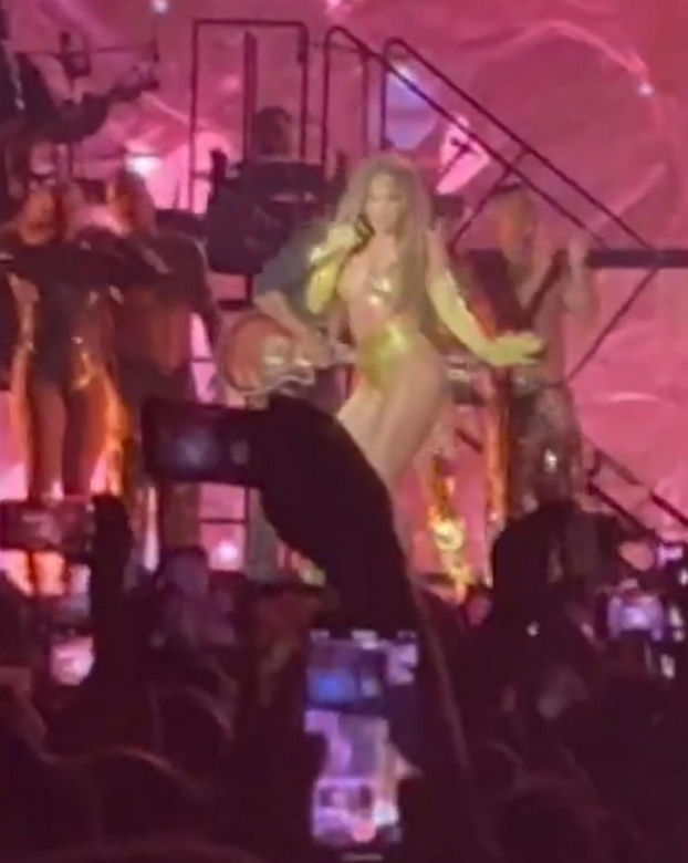 Jennifer Lopez nie nosi bielizny?! Tym razem na szczęście miała…