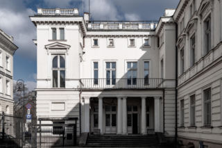 Art Warsaw Villa Róż: Ponad 50 galerii sztuki współczesnej z Polski i świata - wystawy, performansy i inne