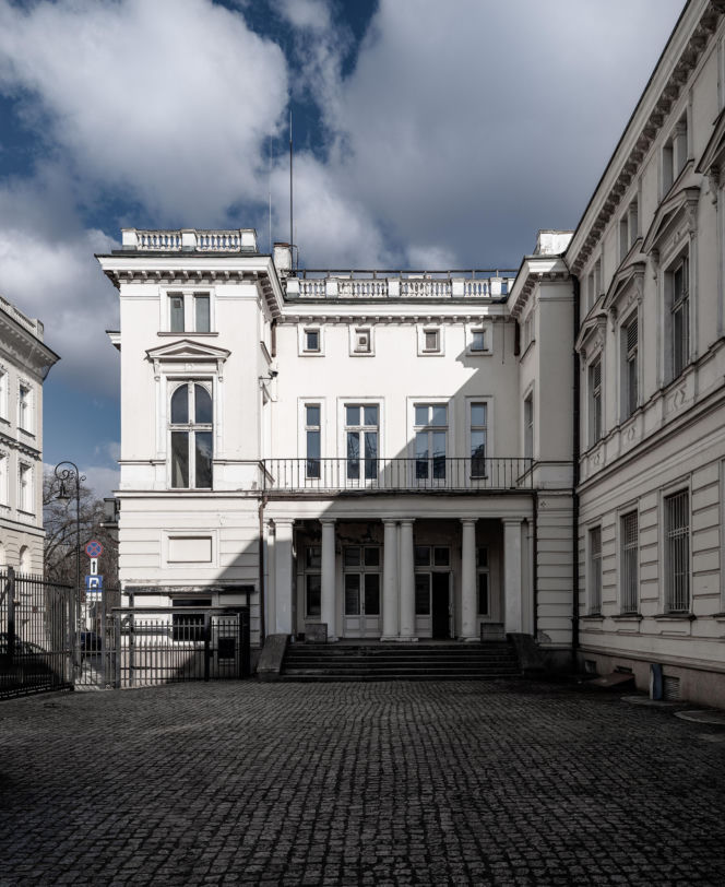 Art Warsaw Villa Róż: Ponad 50 galerii sztuki współczesnej z Polski i świata - wystawy, performansy i inne