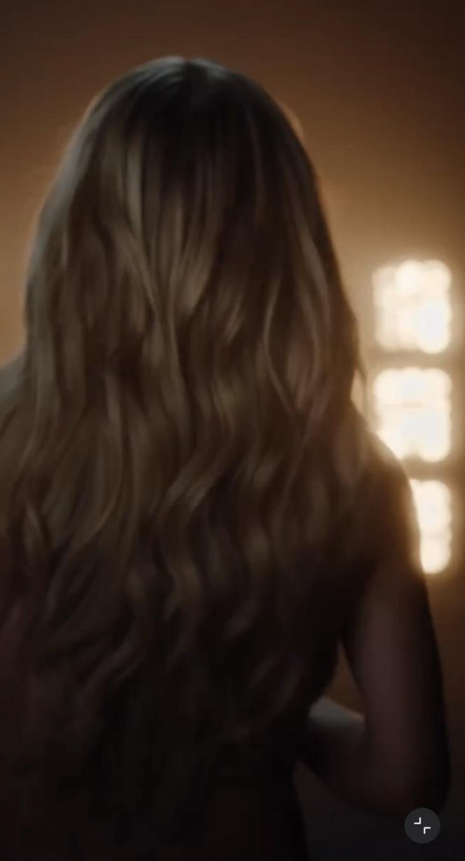 Rozebrana Sydney Sweeney w sportowej reklamie