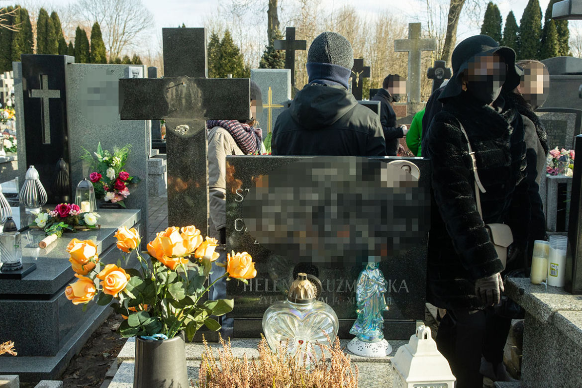 Wynieśli z cmentarza 2,5 tony krzyży