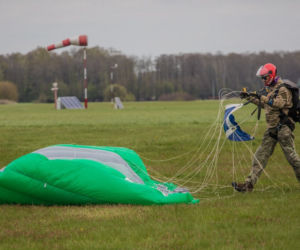Policyjny black hawk nad Warszawą