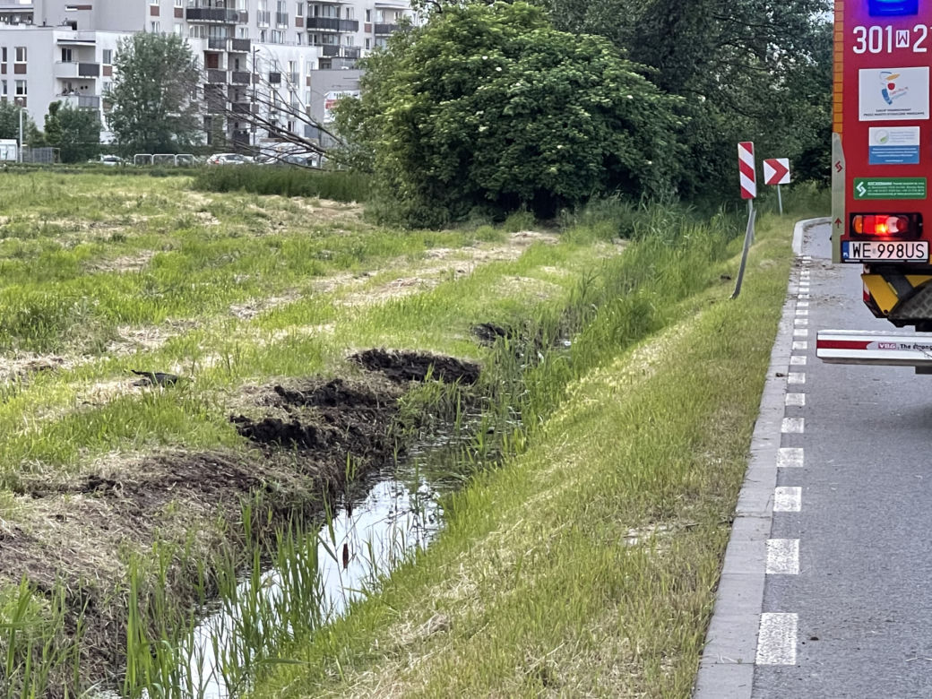 Auto kilka razy koziołkowało. Za kierownicą pijany ojciec. Pasażerką była jego maleńka córeczka
