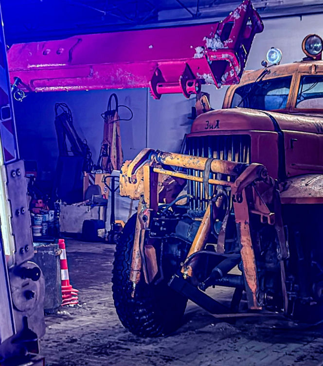 Wyciągnęli 63-letnią maszynę do odśnieżania