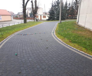 Włamali się do auta księdza i zrobili coś OBLEŚNEGO. Ucierpiała też figurka Matki Boskiej 