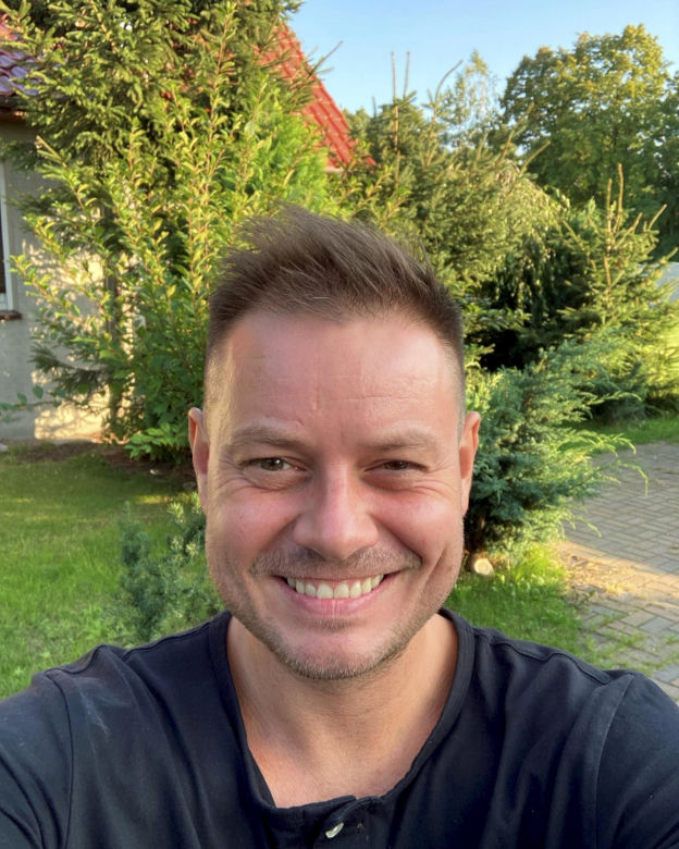 Tak dziś wygląda Bartek Wrona