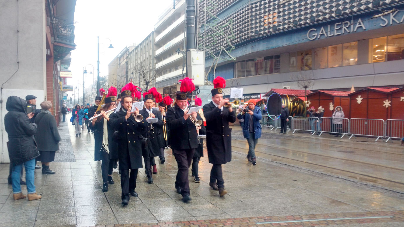 Katowice: Orkiestra Górnicza odegrała katowicki hejnał! Tak w mieście zakończyła się Barbórka [ZDJĘCIA, AUDIO]