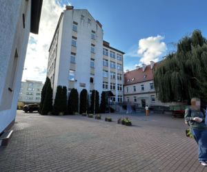 Jakub miał dziś urodziny. Chwycił nóż i zaczął atakować. Był cichy, nie rzucał się w  oczy