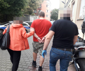 Skatowali klienta hostelu 