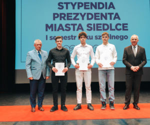 Najzdolniejsi uczniowie odebrali stypendia Prezydenta Miasta Siedlce