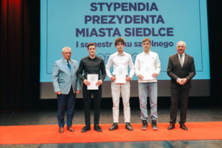 Najzdolniejsi uczniowie odebrali stypendia Prezydenta Miasta Siedlce