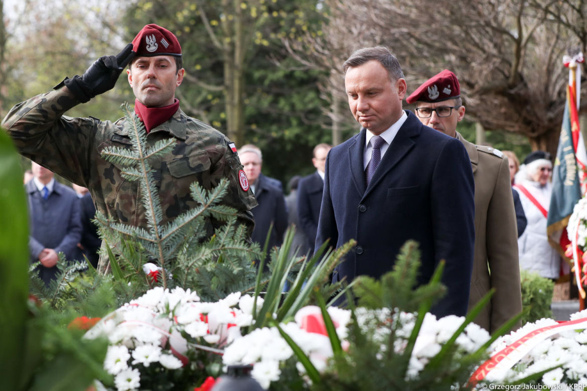 Rocznica Katastrofy Smoleńskiej w Krakowie. Prezydent Duda oddał hołd ofiarom