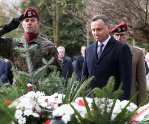 Rocznica Katastrofy Smoleńskiej w Krakowie. Prezydent Duda oddał hołd ofiarom