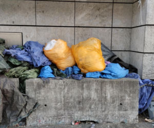 Bałagan na zapleczu warszawskiej Biedronki