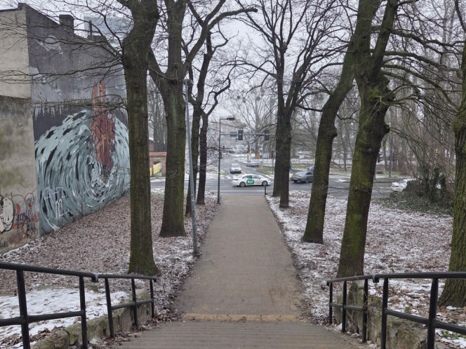 Schody do nieba w Bydgoszczy. Ponad 150 stopni, by dostać się na Wzgórze Wolności