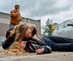 Na Wspólnej odc. 4289. Wiola (Tamara Arciuch), Igor (Jakub Wesołowski), Anastazja (Alicja Matusiak)