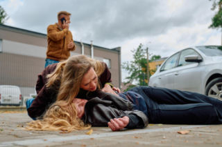 Na Wspólnej odc. 4289. Wiola (Tamara Arciuch), Igor (Jakub Wesołowski), Anastazja (Alicja Matusiak)