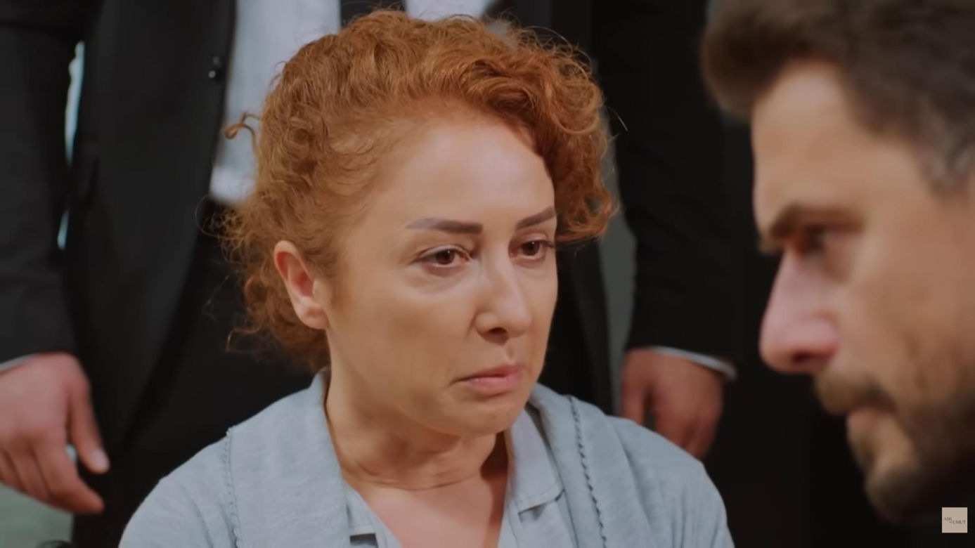 Miłość i nadzieja, odcinek 337: Hulya zaprzeczy, że Bahar zepchnęła ją z balkonu! Tylko tak zdoła uratować przed nią i Cavidan swoją matkę - ZDJĘCIA