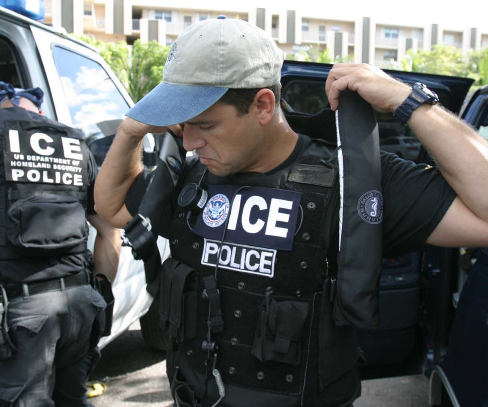 ICE, imigracja, policja imigracyjna, naloty