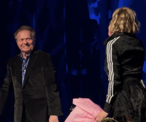 Michał Bajor na koncercie Anny Wyszkoni. Wskoczył do niej na scenę