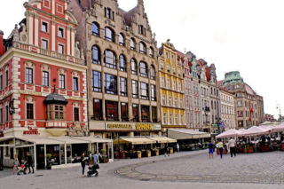 Gdzie Polacy piją najwięcej? Zatrważające dane o sprzedaży małpek