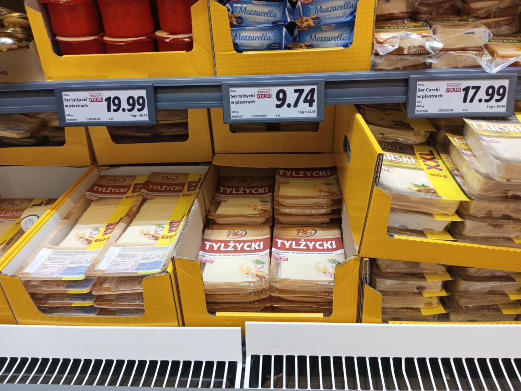 Porównaliśmy ceny w polskim i niemieckim markecie. Gdzie zarobimy tańsze zakupy na Wielkanoc? 