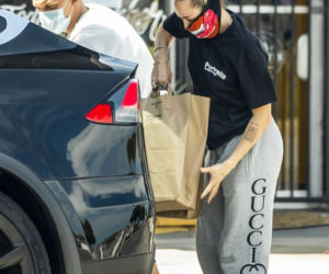 Miley Cyrus i Cody Sipmson kupują psom posłania i jedzenie