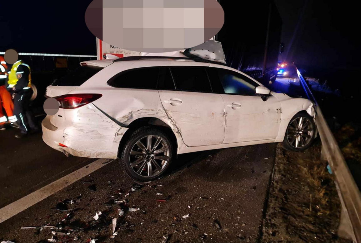 Nocna makabra na S3. Dziesięć aut zniszczonych, mężczyzna walczy o życie [ZDJĘCIA]