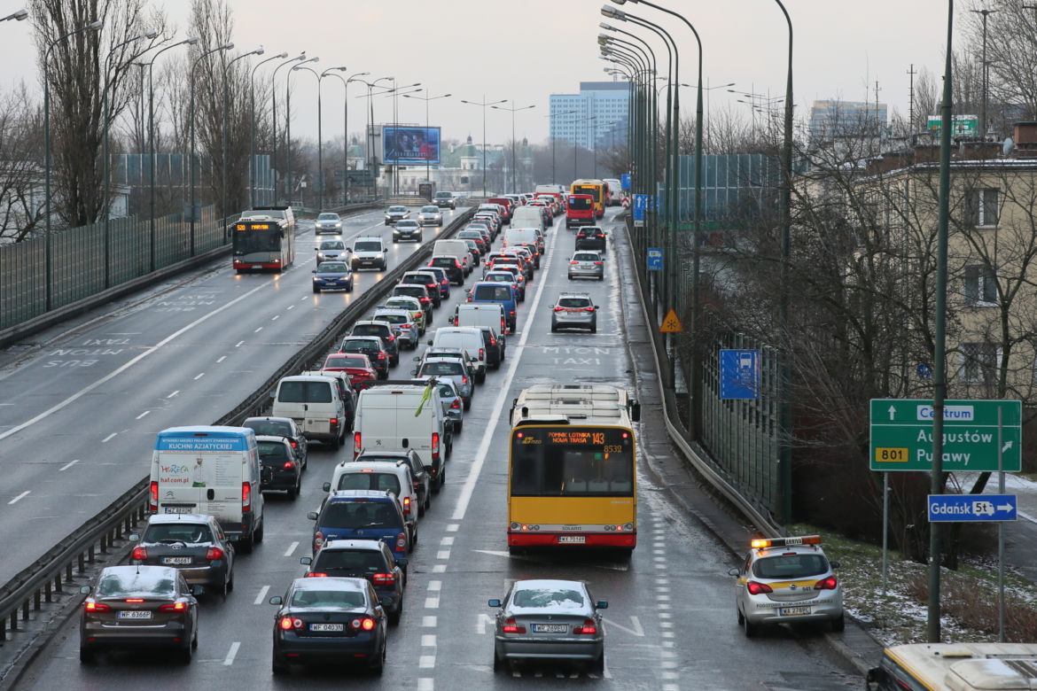Slalom na Trasie Łazienkowskiej. Trwa remont wiaduktów