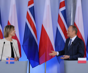 Tusk wyciągnął z marynarki prezent dla premier Islandii. Mój ojciec je uwielbia