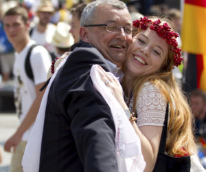 Politycy służą papieżowi