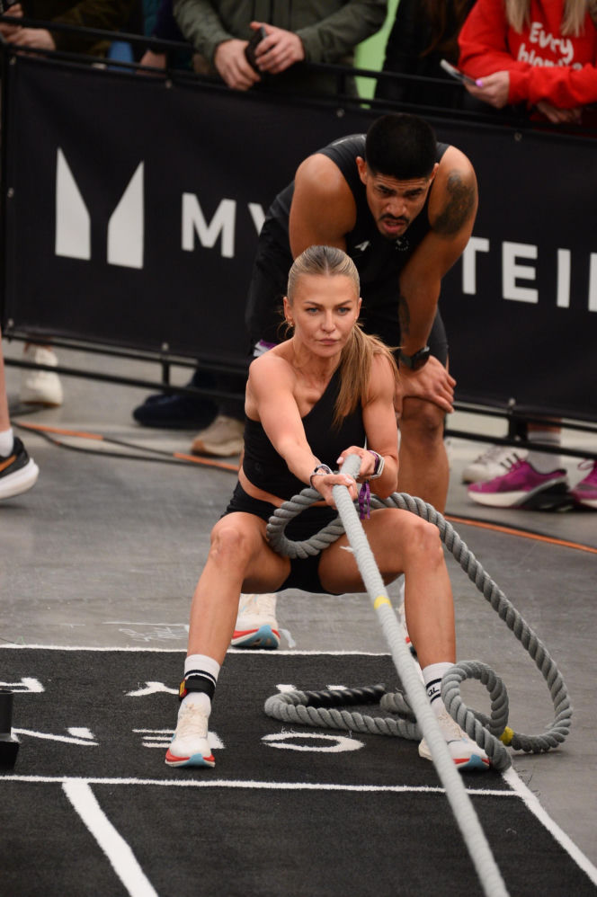 Anna Lewandowska z przystojnym Latynosem na zawodach Hyrox