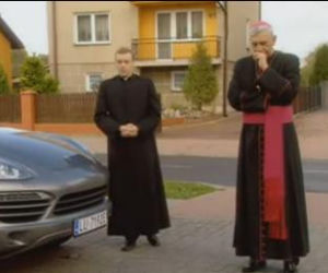 RANCZO 7 sezon odc. 89. Biskup Sądecki (Wiktor Zborowski), ksiądz Maciej (Mateusz Rusin)