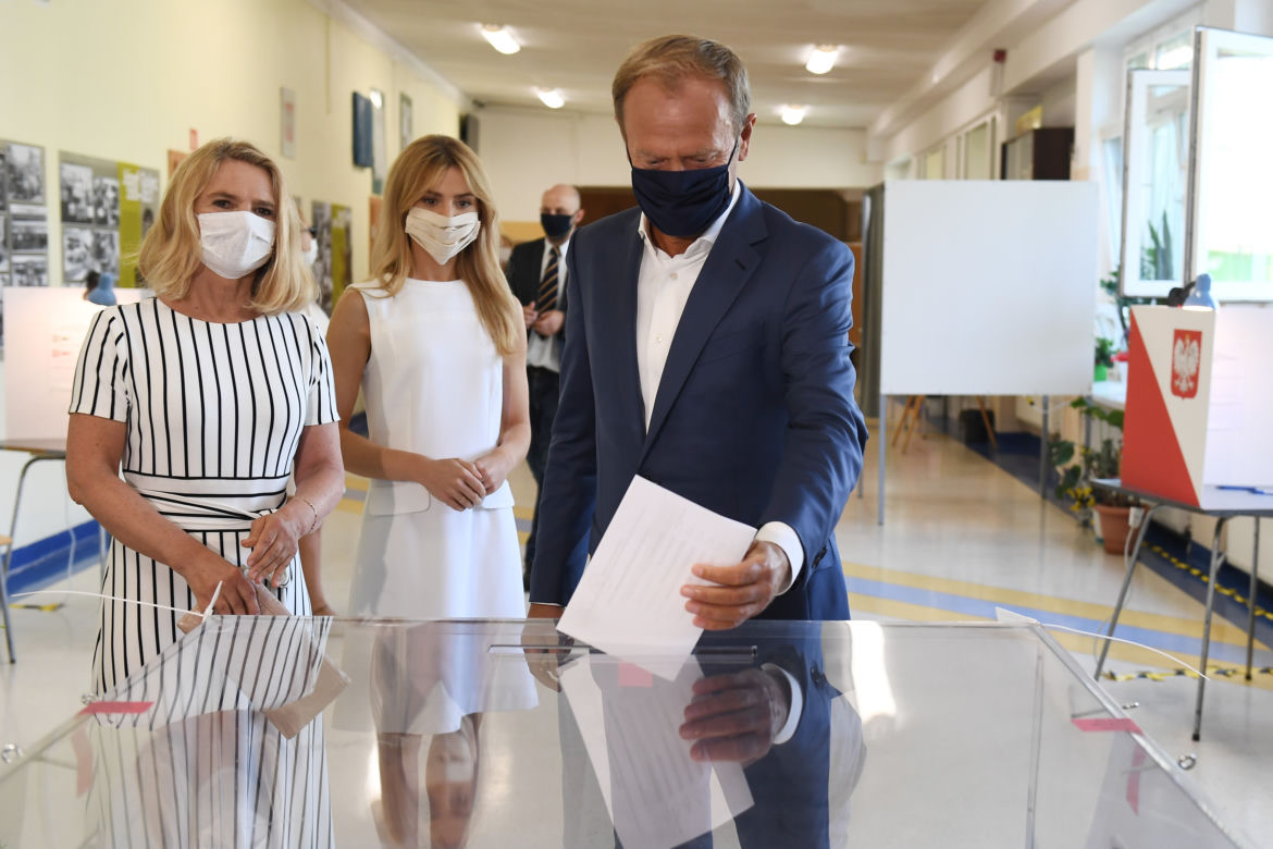 Wybory 2020 Donald Tusk zagłosował z żoną i córką