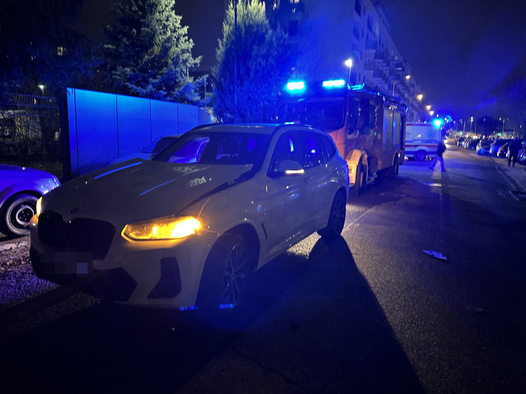 Makabra we Włochach. Kierowca bmw przejechał pieszą