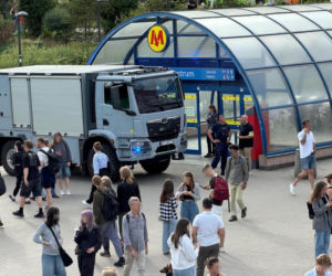 Sparaliżował metro rzucając plecak na tory. Policjanci zatrzymali podejrzanego