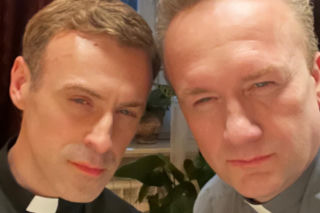 Ranczo 11 sezon. Ksiądz Robert (Bartek Kasprzykowski), ksiądz Maciej (Mateusz Rusin)