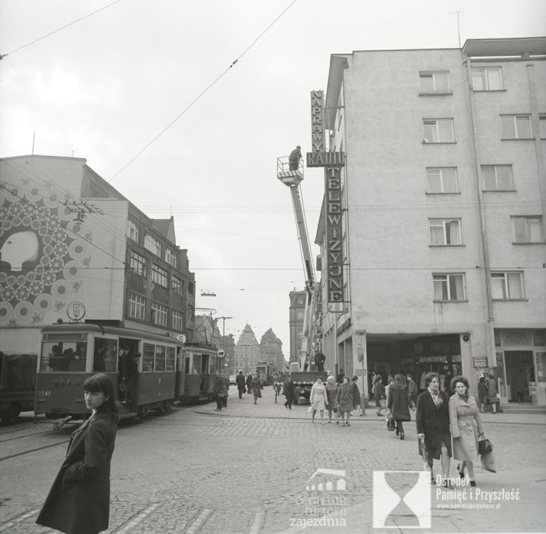 „Naprawy radio-telewizyjne”, róg ul. Szewskiej i Wita Stwosza, 1972 r.