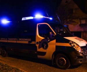 Tragedia w Zabrzu. Pieszy został potrącony przez ciężarowkę, gdy przebiegał przez ulicę koło przystanku [ZDJĘCIA]