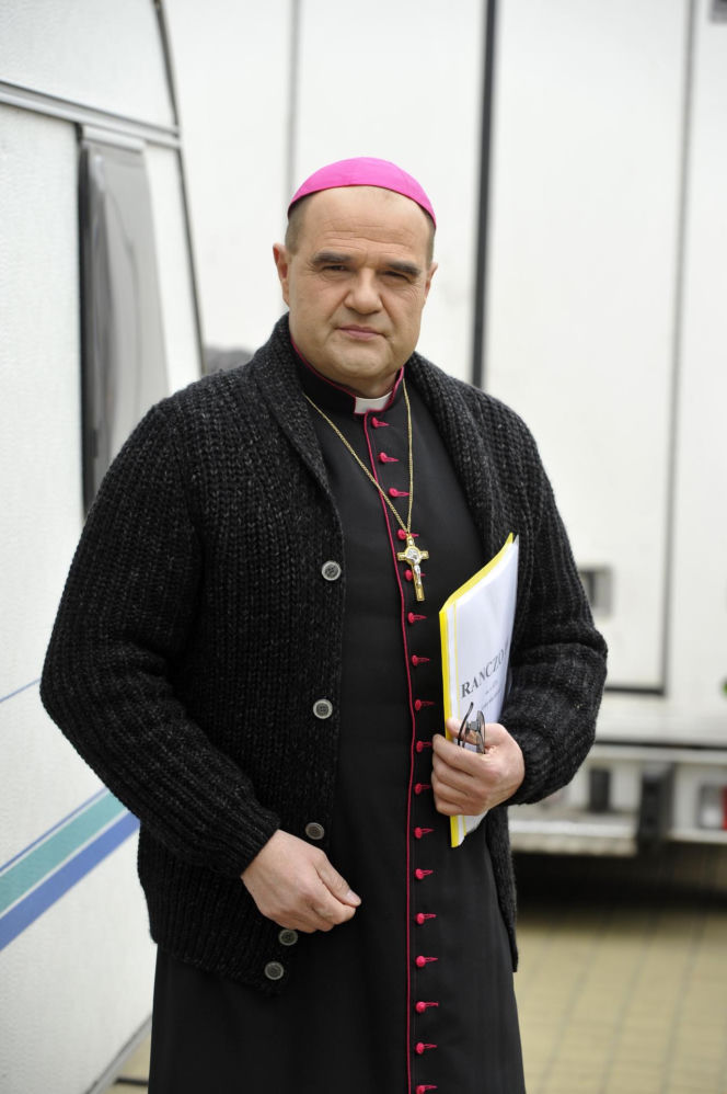 Zborowski i Żak żartują w temacie Rancza. Serialowi biskupi rozbawili fanów