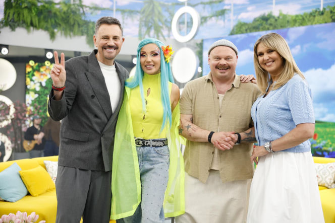 Cleo w niebieskich włosach