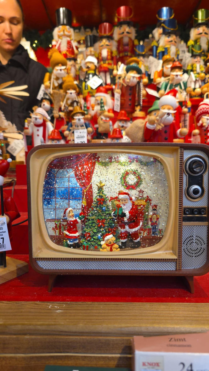 Jest rozmach! - tak polscy turyści oceniają świąteczny jarmark w Londynie. Kramy stoją też przy słynnym London Eye – z widokiem na Big Bena. Zobaczcie nasze zdjęcia!