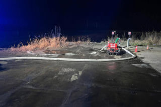 Kolejny pożar na terenie zakładu recyklingu w Przysiece Polskiej niedaleko Kościana