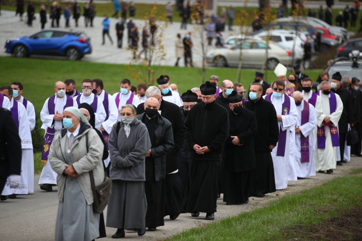 Męcina pożegnała swojego proboszcza Antoniego Pisia, który zmarł na koronowirusa